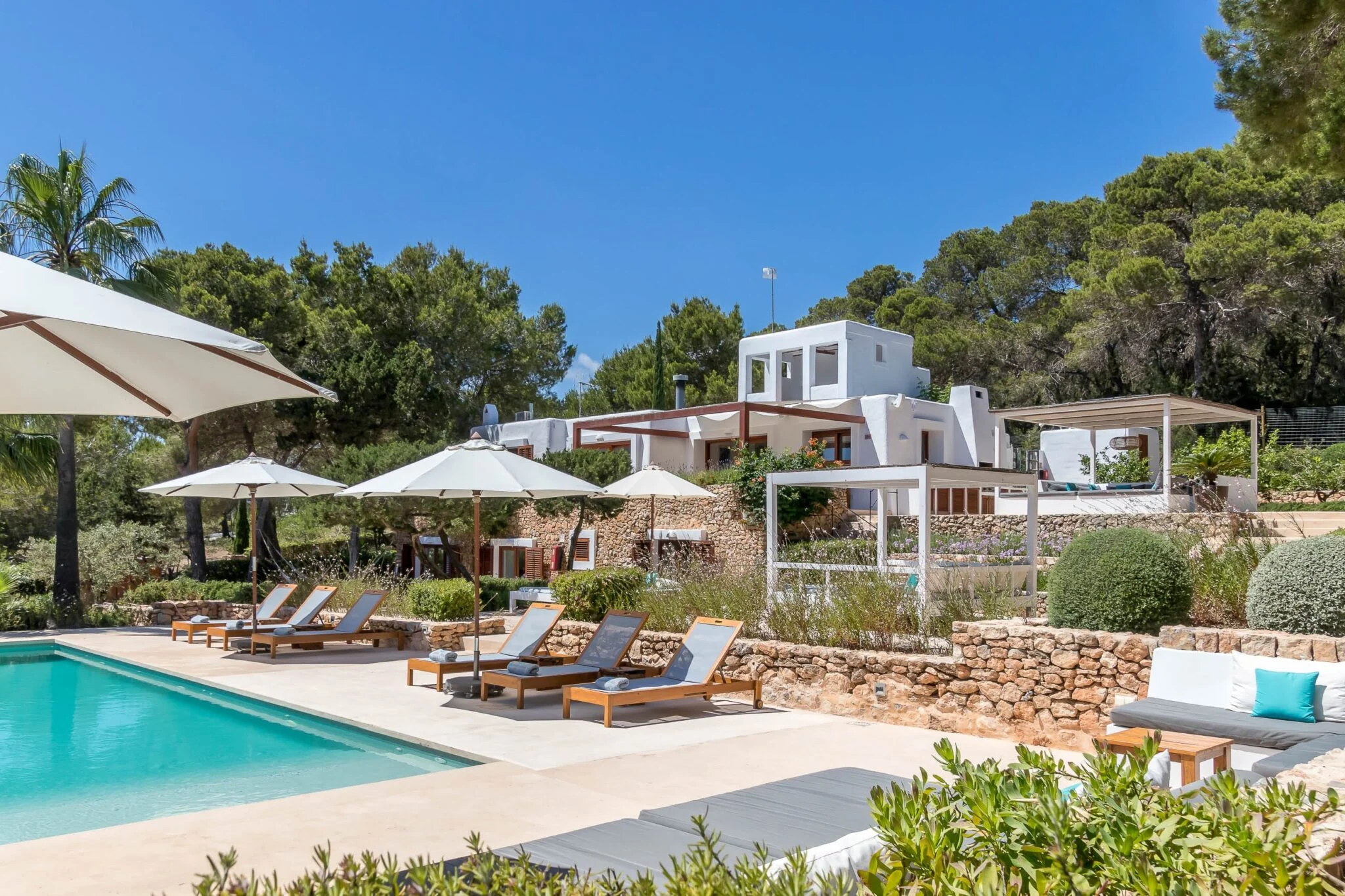 Beautiful 6 bedroom villa with seaviews on south coast