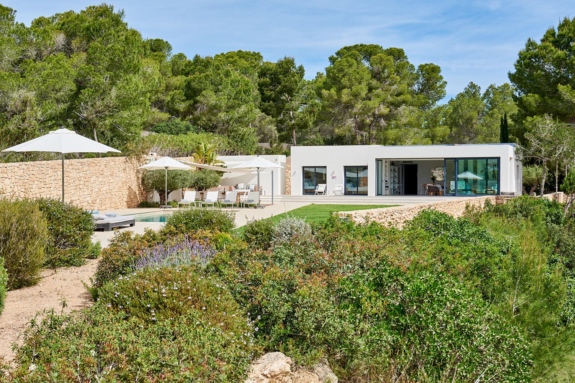 Stylish and modern 3 bedroom villa on the south coast