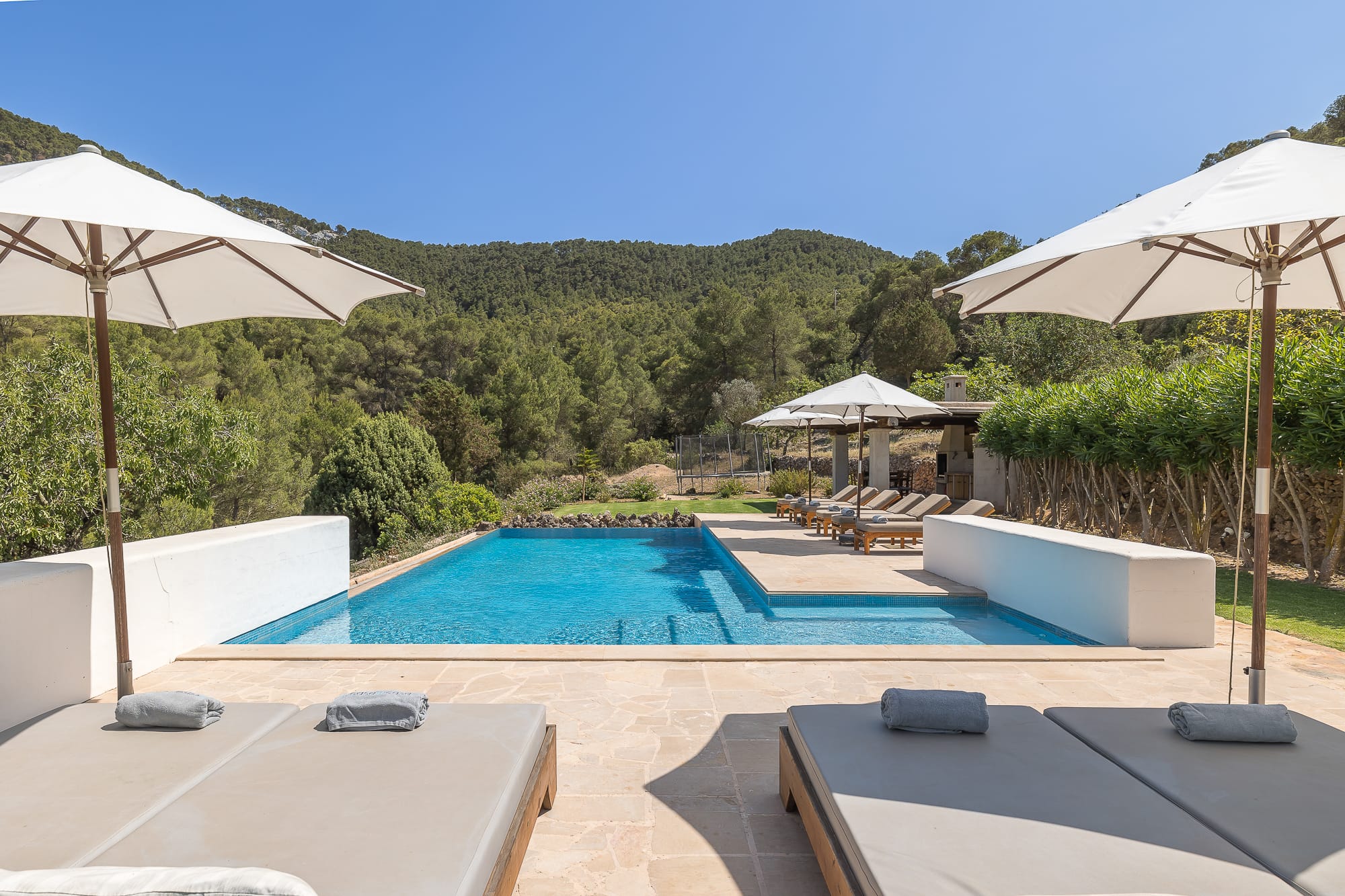 Beautiful 5 bedroom rural villa with pool and complete privacy